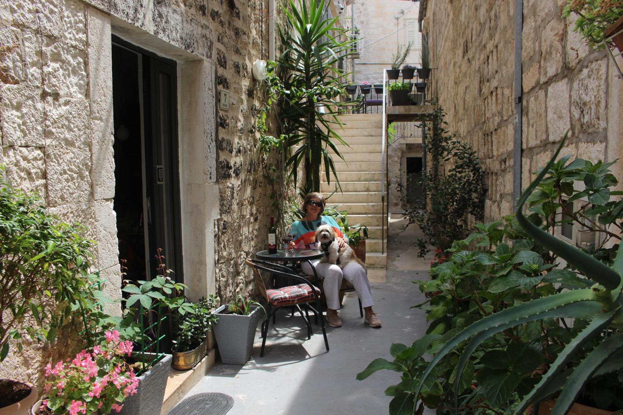 Street Garden Apartment Hvar Town Exterior photo